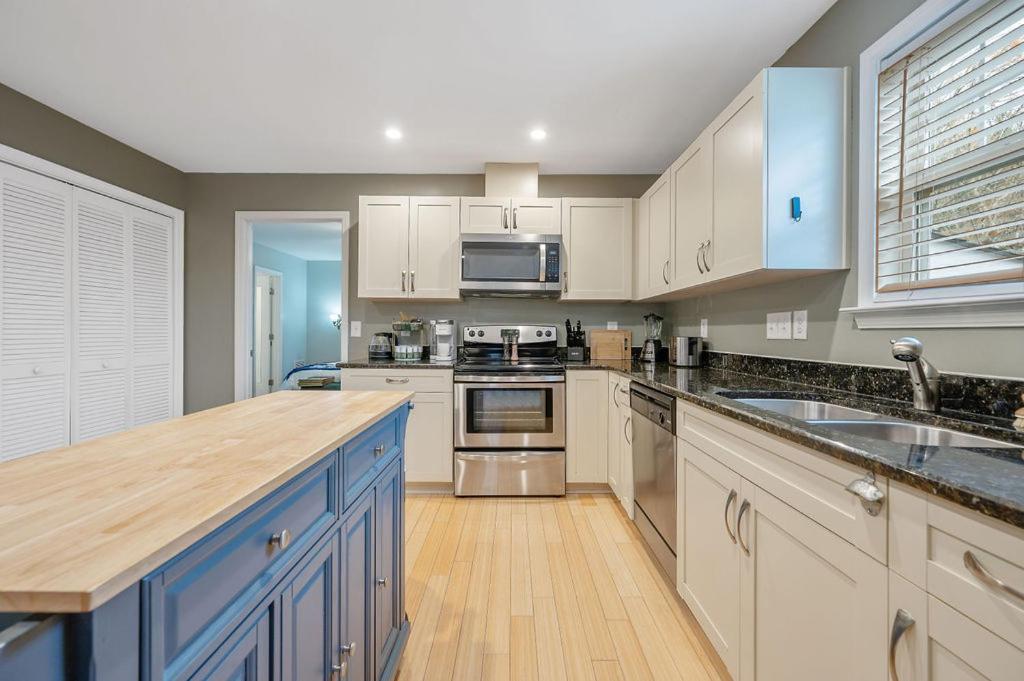 New Victorian Theme, 3Br, Lrg Backyard Close To Pnc Arena, Downtown, And Rdu Airport Raleigh Exterior foto